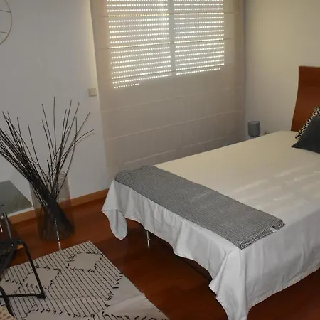 Casa De Familiar 4 Quartos E Jardim 에스포센데