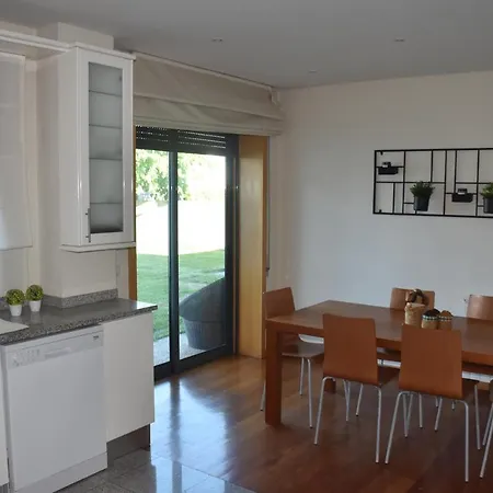 Casa De Familiar 4 Quartos E Jardim Esposende