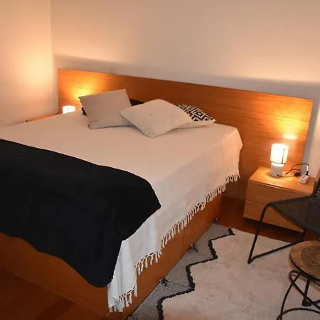 Casa De Familiar 4 Quartos E Jardim 에스포센데