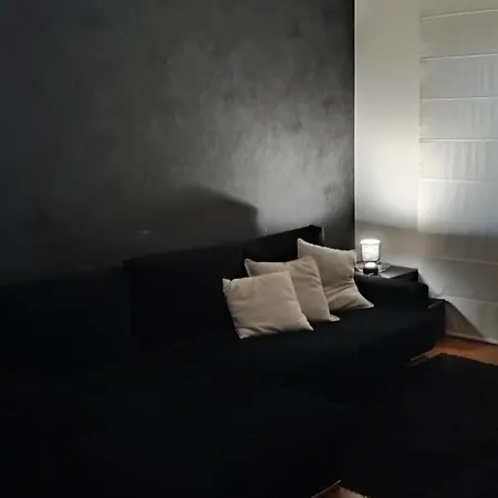 Casa De Familiar 4 Quartos E Jardim