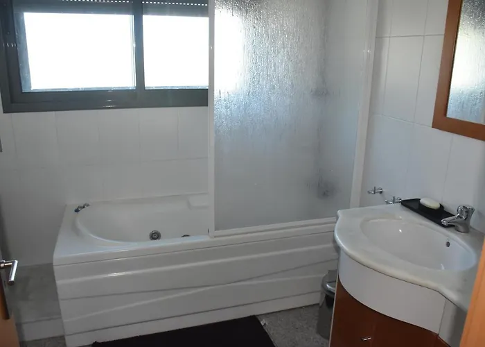 Casa De Familiar 4 Quartos E Jardim Vakantiehuis