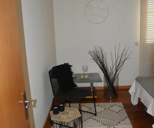 Casa De Familiar 4 Quartos E Jardim