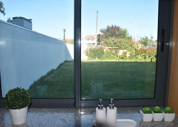 Casa De Familiar 4 Quartos E Jardim *