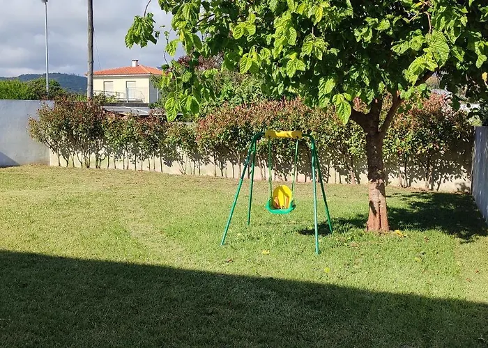 Hébergement de vacances Casa De Familiar 4 Quartos E Jardim