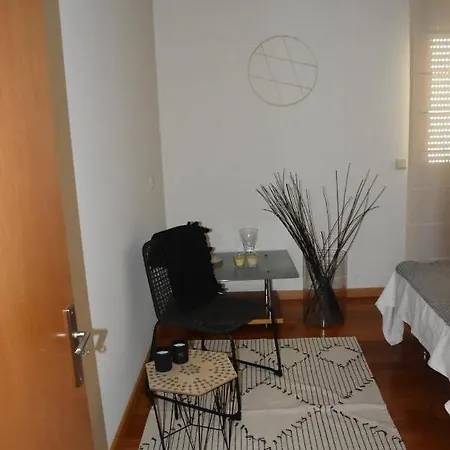 Casa De Familiar 4 Quartos E Jardim