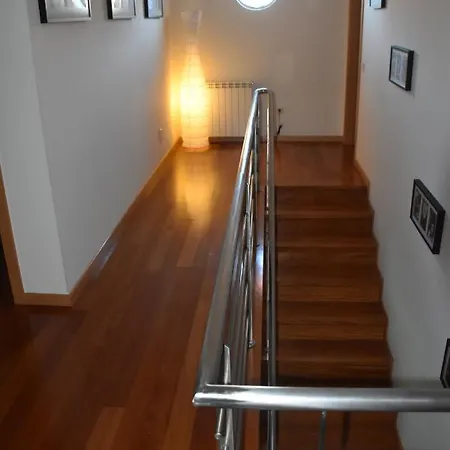 Casa De Familiar 4 Quartos E Jardim