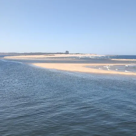 Casa de Férias Casa De Familiar 4 Quartos E Jardim