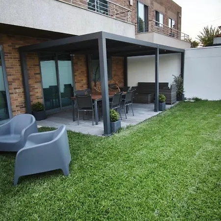 Casa De Familiar 4 Quartos E Jardim Εσποσέντε