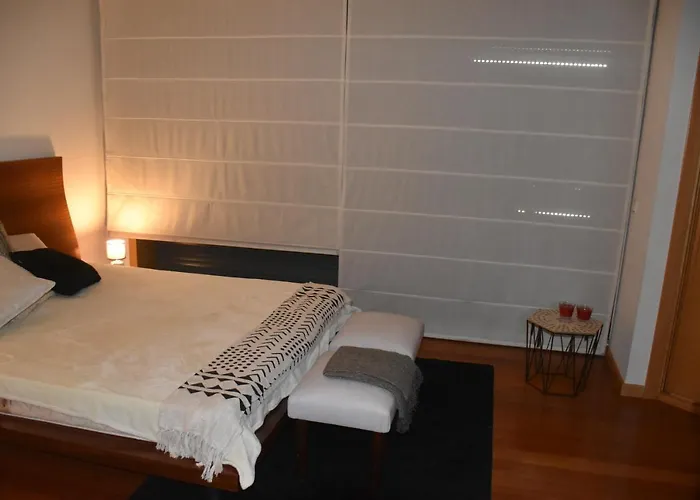 Casa De Familiar 4 Quartos E Jardim 에스포센데