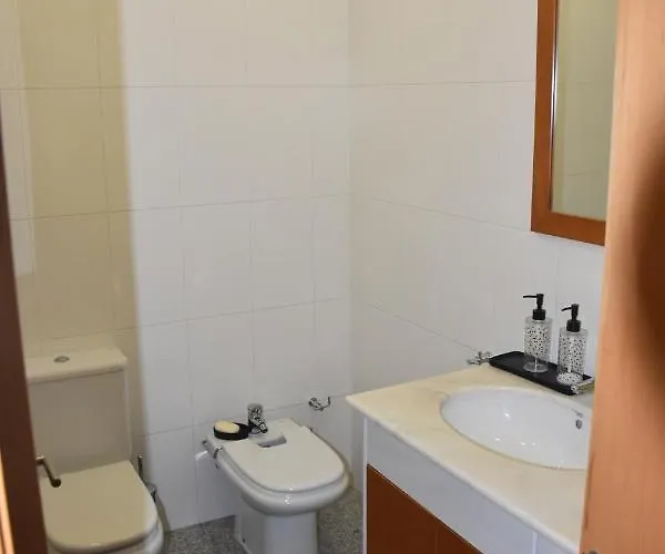 Casa De Familiar 4 Quartos E Jardim