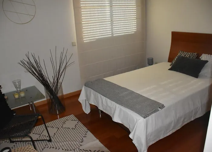 Casa De Familiar 4 Quartos E Jardim 에스포센데