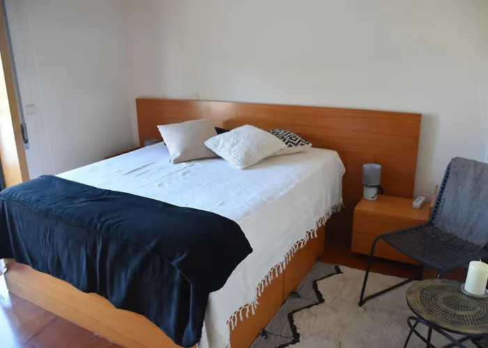 Casa De Familiar 4 Quartos E Jardim 에스포센데