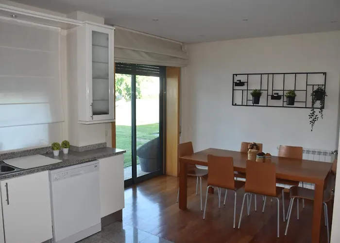 Casa De Familiar 4 Quartos E Jardim 에스포센데