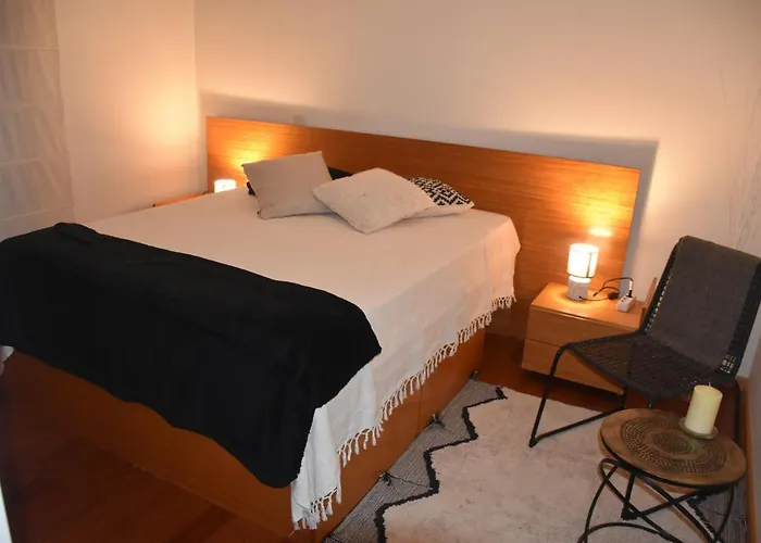 Casa De Familiar 4 Quartos E Jardim 에스포센데