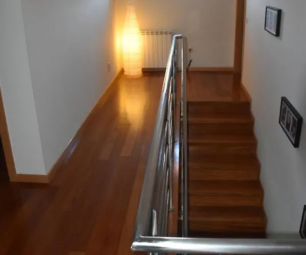 Casa De Familiar 4 Quartos E Jardim